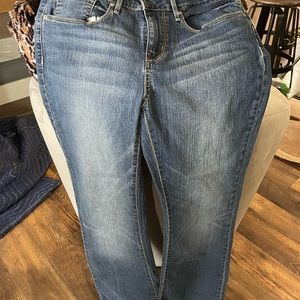 Levi signature 10 medium waist 30 length 32  modern boot cut